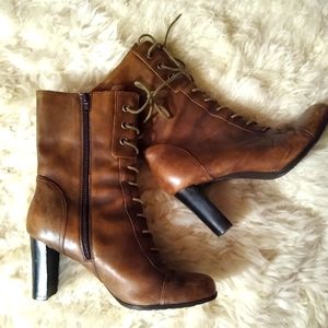 Women's lace up boots